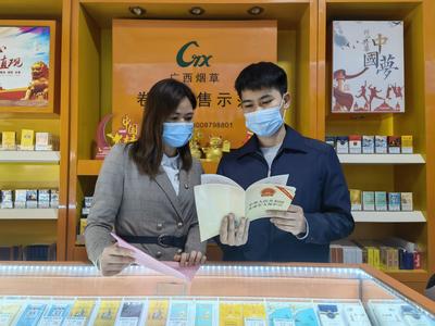 广西凤山县局开展未成年人保护法宣传