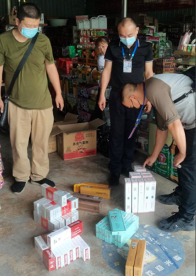 云南省景洪市市场监管局联合烟草局开展烟草市场专项检查